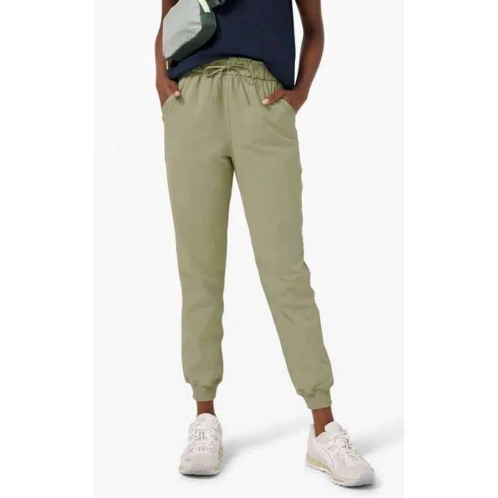 Lululemon like new Keep Moving Jogger in Rosemary Green
